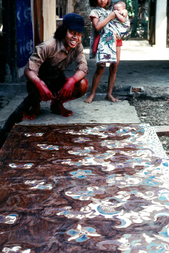 Solar Reactive Dye